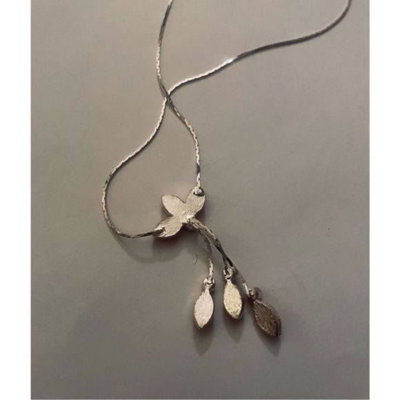 PRETTY RED CRYSTAL LEAF NECKLACE - Picture 5 of 5